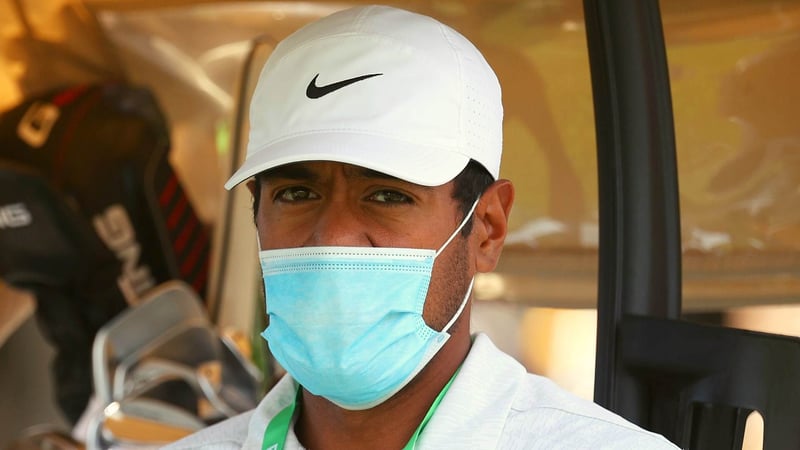 Tony Finau, hier mit Maske, wurde positiv auf das Coronavirus getestet. (Foto: Getty)