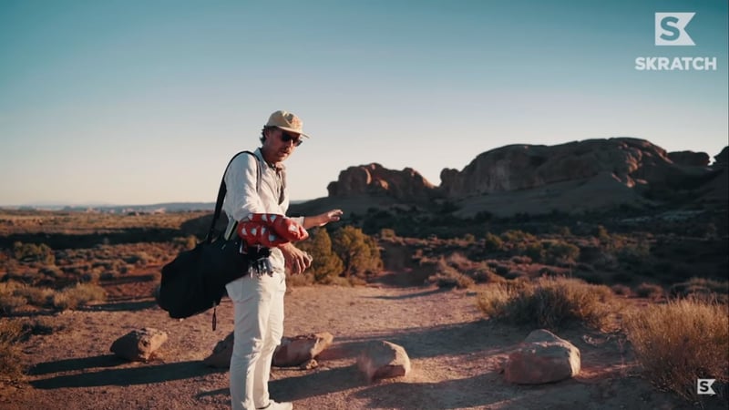 Golfen in mitten von Sand und Hitze. (Foto: Youtube/Skratch)