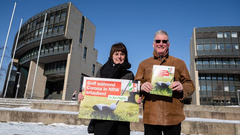 Ute und Franz Ludwig Schulze Kersting vor dem Düsseldorfer Landtag. (Foto: Golfplatz Werne)