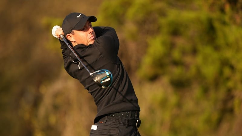 Rory McIlroy versenkt seinen Abschlag beim WGC - Dell Match Play im Pool. (Foto: Getty).