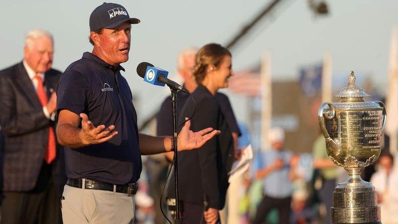 Phil Mickelson im Interview nach seinem Sieg bei der PGA Championship 2021. (Foto: Getty)