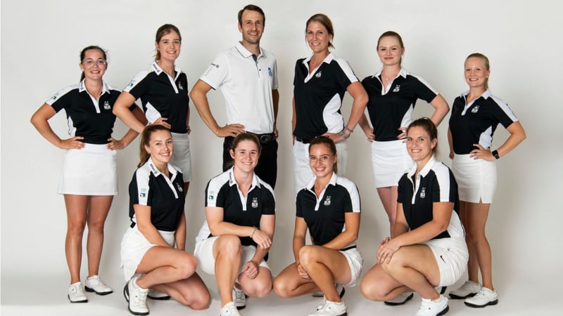 Die Damenmannschaft vom Golfclub St. Leon Rot. Charlotte Back, Danielle Modder, Jan Knödler (Athletiktrainer), Nina Dübbers (ehemalige Kapitänin), Emelie Edinger, Celina Sattelkau, Laura Kowohl, Natalie Wagner (spielende Kapitänin), Paula Schulz-Hanßen, Leonie Harm. Es fehlen: Anni Eisenhut, Emily Böhrer, Lily Hürlimann, Jette Schulze, Isabelle Schlick, Karolin Lampert, Maline Kraus, Stella Jelinek, Carolin Hermes, Ashley Fowler, Olivia Bergner, Marie Bechtold, Headcoach Sebastian Buhl