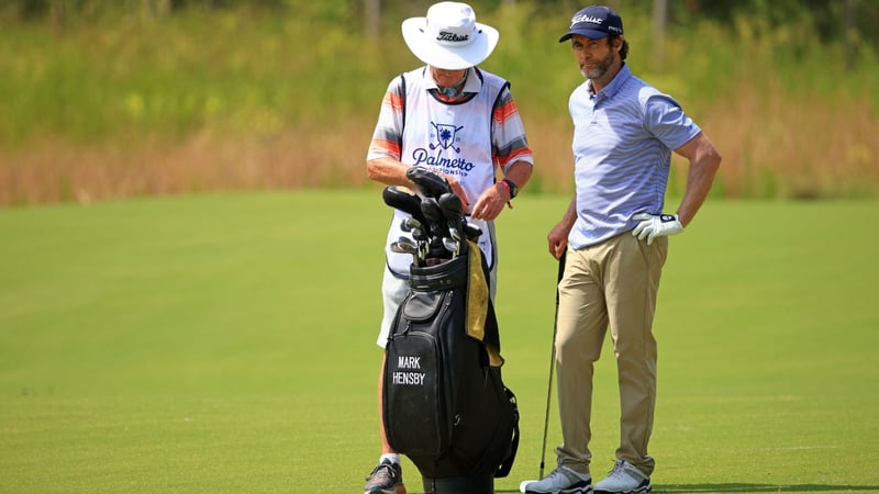 Mark Hensby (re.) muss auf der PGA Tour eine bittere Strafe einstecken. (Foto: Getty)