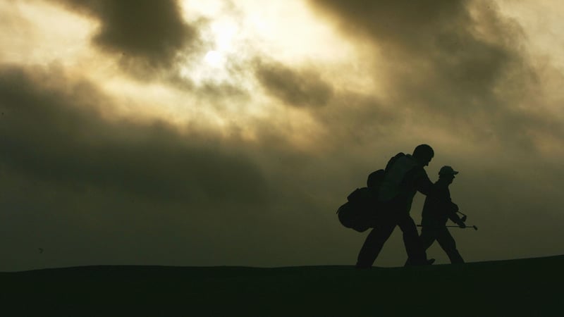 Jeder Golf-Profi hat einen Caddie. Manche sind ebenso berühmt wie ihre Schützlinge. (Foto: Getty)