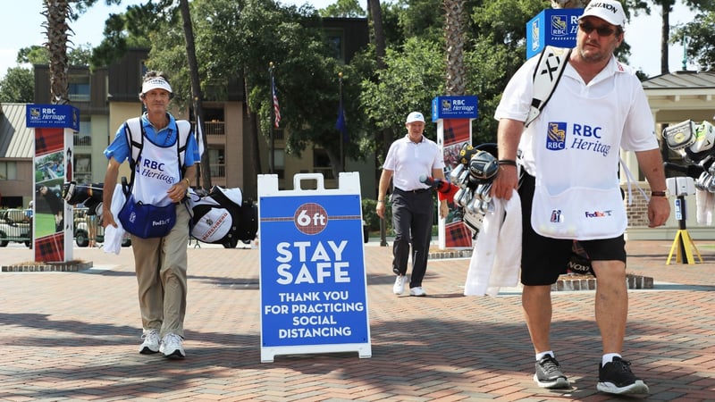 Ein Bild, dass uns nun schon eine lange Zeit begleitet. Für die Spieler auf der PGA Tour wurden die Bestimmungen nun etwas gelockert. (Foto: Getty)