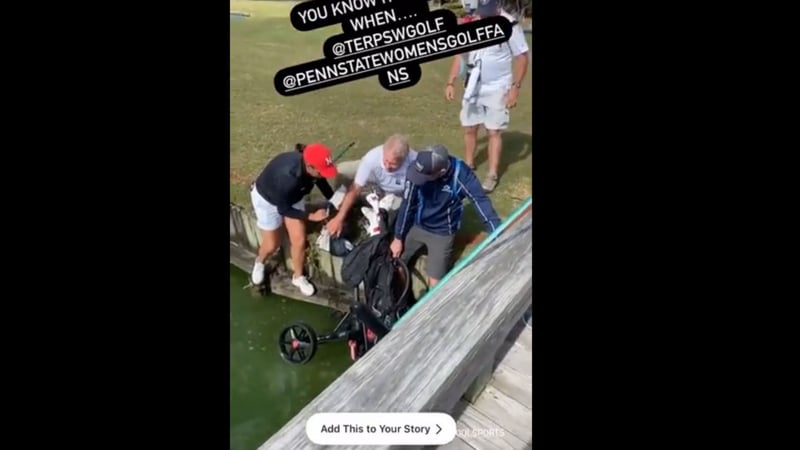 Der 20-jährigen College-Golferin rollt ihr Trolley ins Wasser (Foto: Twitter/Maryland Women's Golf)