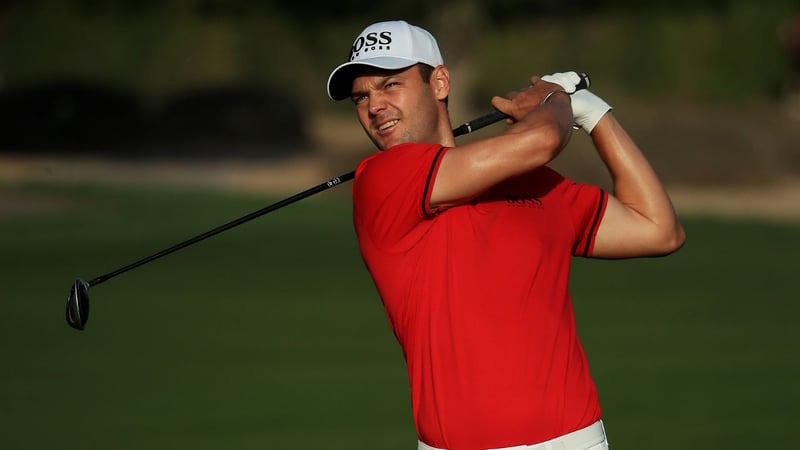 Martin Kaymer schlägt am Donnerstagmorgen auf der European Tour in Dubai ab. (Foto: Getty)