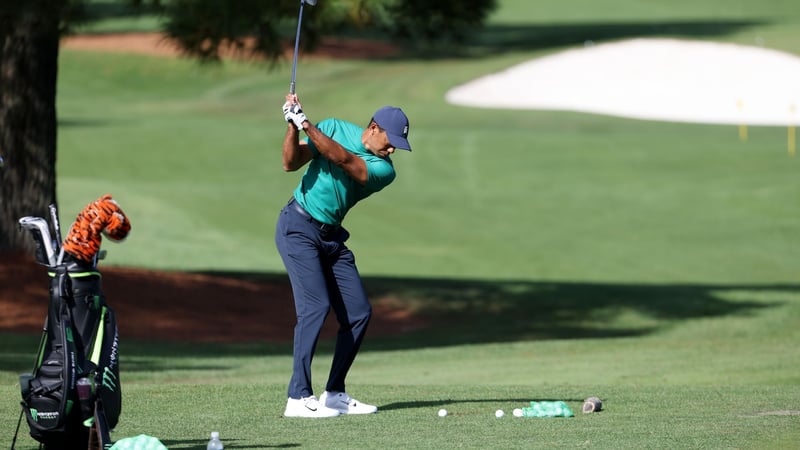 Tiger Woods wieder auf der Driving Range. (Foto: Getty)