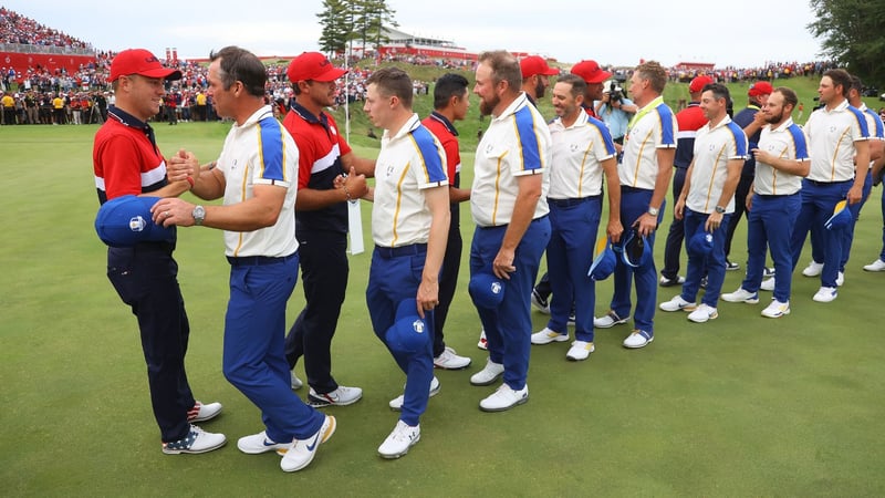 Faire Verlierer: Team Europa gratuliert den Amerikaner zum Sieg beim Ryder Cup 2021. (Foto: Getty)