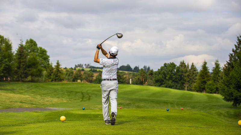 Sind alle Golfer vermögend oder ist das Klischee bereits überholt? (Foto: Pixabay.com/TomasHa7)3)