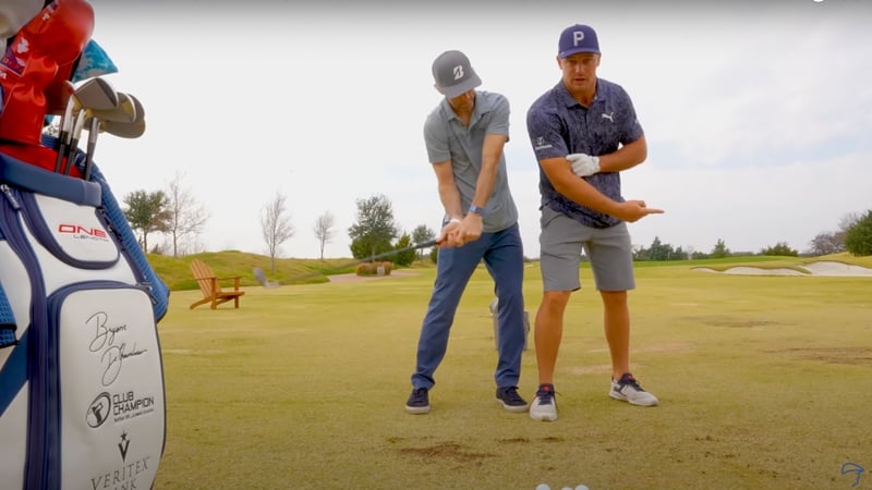 Bryson DeChambeau veranschaulicht, auf was es bei seinem Golfschwung ankommt. (Foto: Bryson DeChambeau/Youtube)