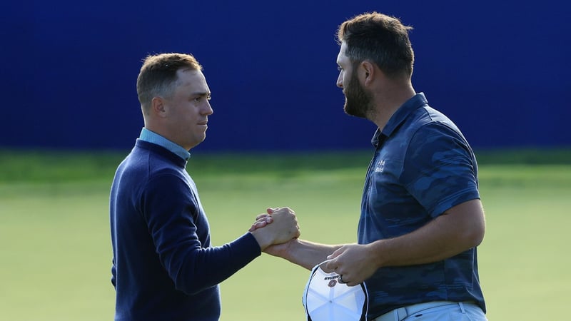 Gemeinsam auf der Runde, gemeinsam an der Spitze: Justin Thomas und Jon Rahm bei der Farmers Insurance Open auf der PGA Tour. (Foto: Getty)