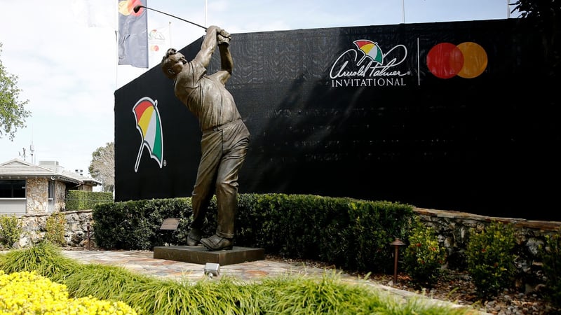 Die Arnold-Palmer-Statue vor dem Bay Hill Club & Lodge, wo das Turnier der PGA Tour stattfindet. (Foto: Getty)