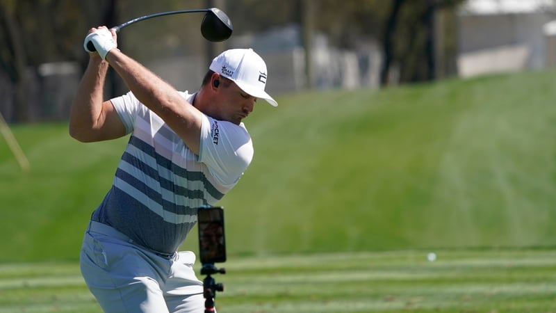 Volle Power, oder doch nur Halbgas? Bryson DeChambeau muss sich nach seiner Verletzung zurück kämpfen. (Foto: Getty)