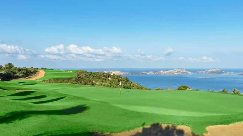 Zwei neue Plätze eröffnen in Costa Navarino. (Foto: Azalea)