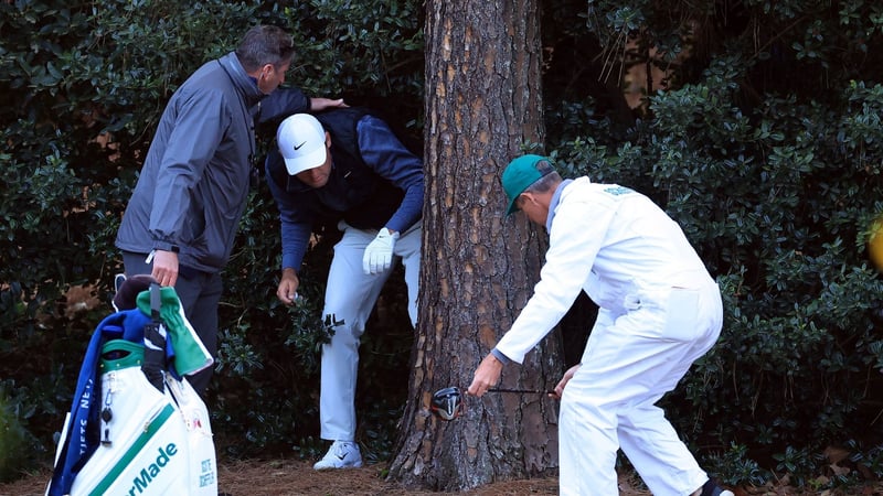 Scottie Scheffler im Wald auf der 18 beim US Masters 2022 (Foto: Getty)