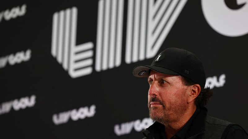 Phil Mickelson in der Pressekonferenz kurz vor dem ersten Event der LIV Golf Invitational Series. (Foto: Getty)