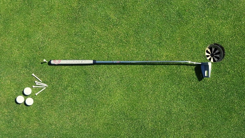 Golftraining leicht gemacht mit dieser Übung zur Längenkontrolle beim putten. (Foto: Golf Post)