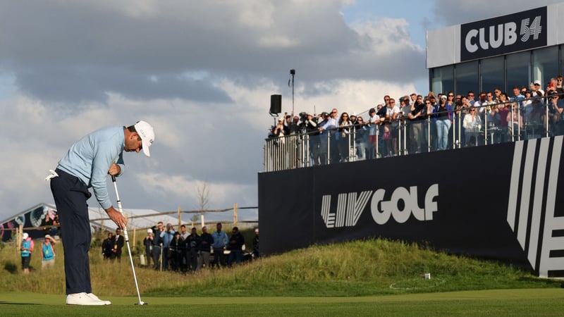 Bekam schon einmal die Siegerprämie von LIV Golf: Charl Schwartzel in London. (Foto: Getty)