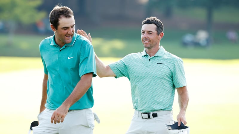 Scottie Scheffler (links) und Rory McIlroy bei der Tour Championship der PGA Tour. (Foto: Getty)
