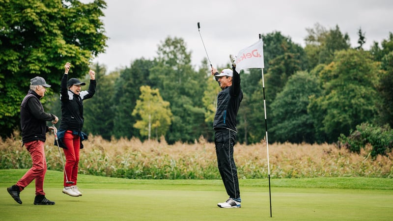 Spaß am Golf: Teilnehmerinnen und Teilnehmer des Deka Golf-Cups. (Foto: Deka/Kuberski)