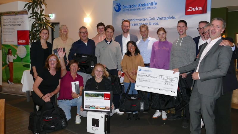 Scheckübergabe der bundesweiten Golf-Wettspiele 2022. (Foto: Stiftung Deutsche Krebshilfe)