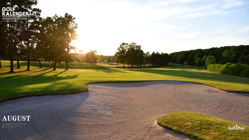 Der Stuttgarter GC Solitude schmückt den August des Golf Post Golfkalender 2023