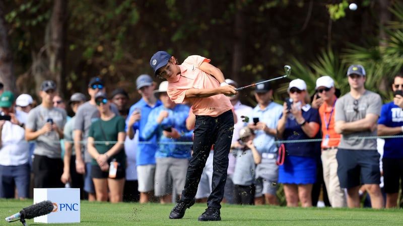 Charlie Woods schlägt schon vom vorletzten Tee bei der PNC Championship ab. (Foto: Getty)