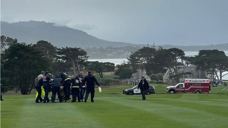 Rettungskräfte am 11. Loch des Pebble Beach Golf Links. (Foto: Twitter @nypostsports)