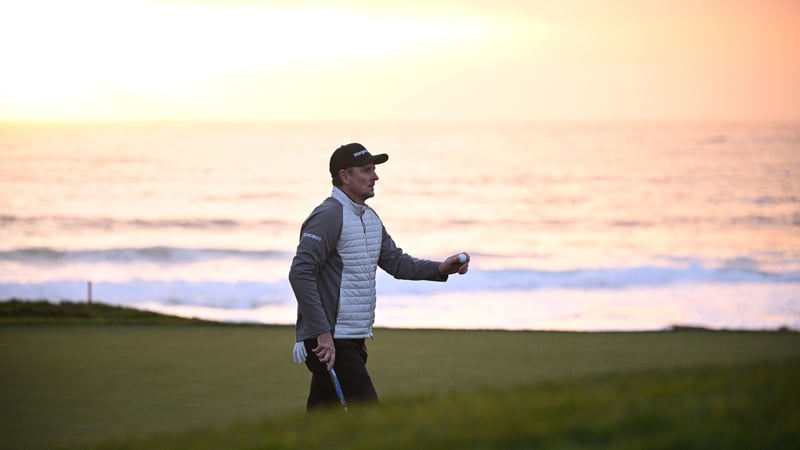 Die Sonne ging in Pebble Beach bereits unter, da hatte Justin Rose erst neun Löcher gespielt. (Foto: Getty)