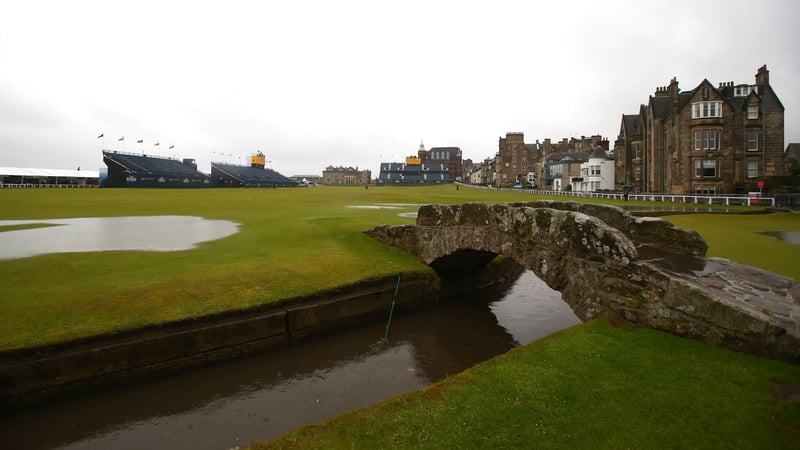 Das Wahrzeichen in St Andrews: Die Swilcan Bridge auf dem Old Course. (Foto: Getty)