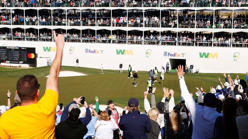 Die Fans bejubeln Tony Finaus Birdie an Loch 16. (Foto: Getty)