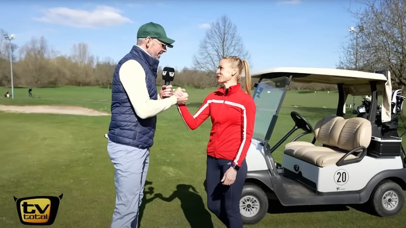 TV-Total-Moderator Sebastian Pufpaff beim Golfen mit der ehemalige Deutschen Meisterin Verena Scholz (Foto: TV Total)