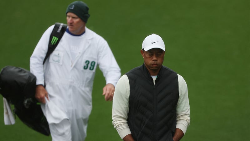 Ein sichtbar angeschlagener Tiger Woods quält sich über den Golfplatz beim Kampf um den Cut. Wird das zum Dauerzustand? (Foto: Getty)