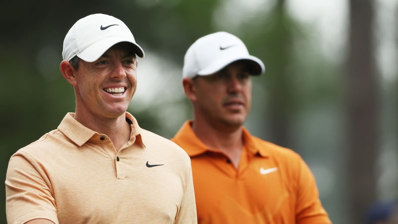 Rory McIlroy (links, PGA Tour) und brooks Koepka (LIV Golf League) spielten am Dienstag eine gemeinsame Proberunde beim US Masters 2023. (Foto: Getty)