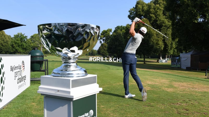 Die Trophäe am 1. Abschlag der Big Green Egg German Challenge im Wittelsbacher Golfclub. (Quelle. Föhlinger)