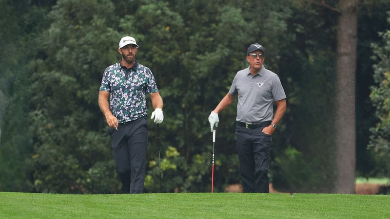 Dustin Johnson und Phil Mickelson bei dem US Masters 2023 (Foto: Getty)