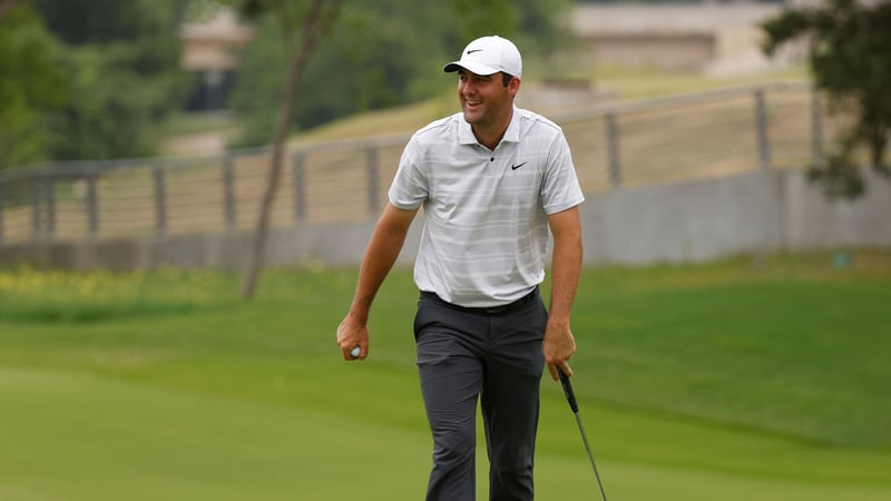 Gute Laune bei Scottie Scheffler: Der Texaner führt auf der PGA Tour. (Foto: Getty)