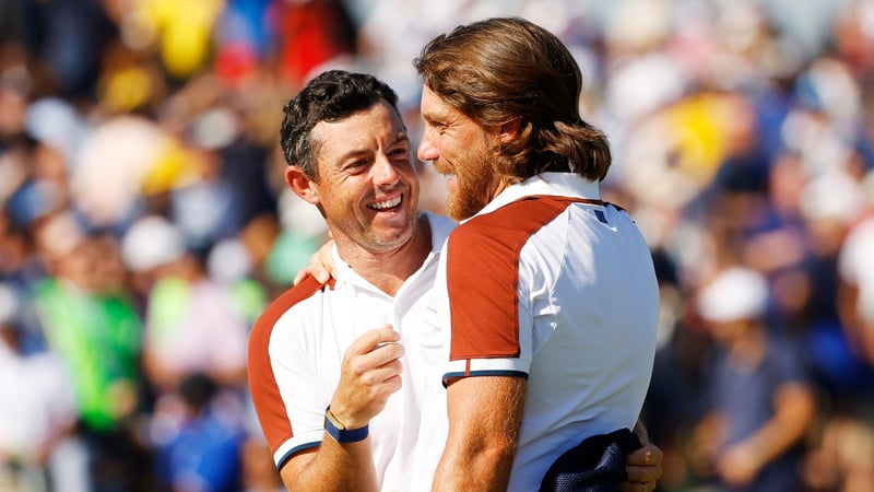 Rory McIlroy und Tommy Fleetwood nach ihrem gewonnenen Match. (Foto: Getty)