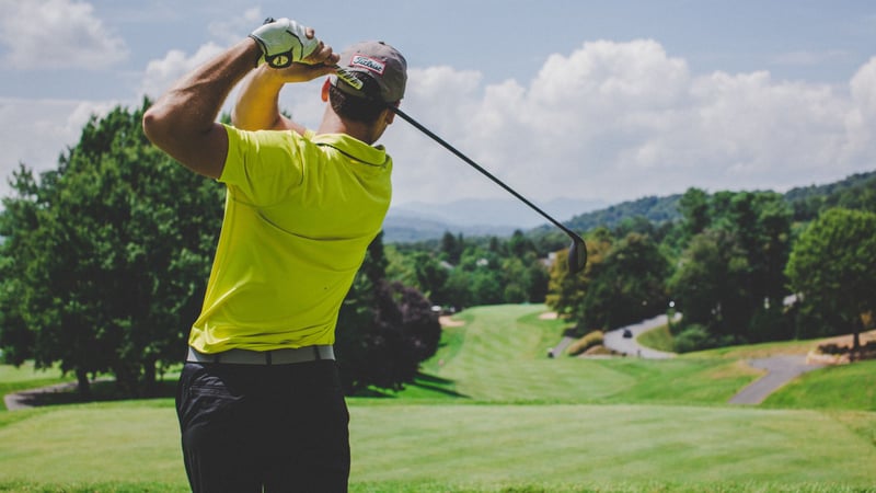 Steffen Berts erklärt, wieso man sich lieber von Golfprofessionals als seinem Flightpartner helfen lassen sollte (Foto: Unsplash)