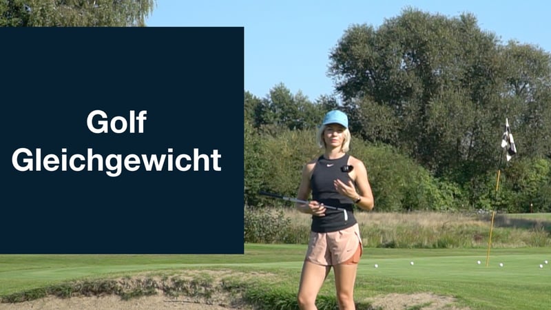 Elena Witzel von Golfreich zeigt wie man das Gleichgewicht auf dem Golfplatz trainiert. (Foto: Golfreich)