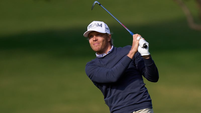 Max Rottluff hält die deutsche Fahne auf der DP World Tour in Qatar hoch. (Quelle: Getty)