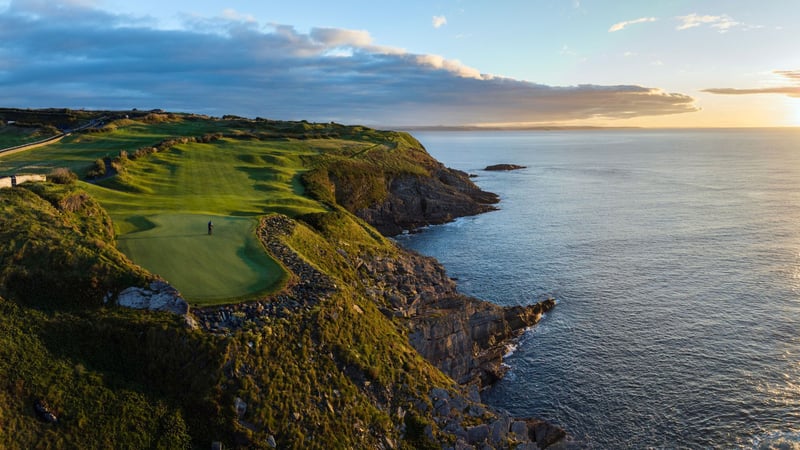 Malerische Landschaft an der Küste: Darum lohnt sich eine Golfreise nach Irland. (Foto: Tourism Ireland)