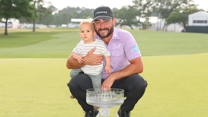 Stephan Jäger bejubelte den Sieg mit Sohn Harrison Fritz. (Foto: Getty)