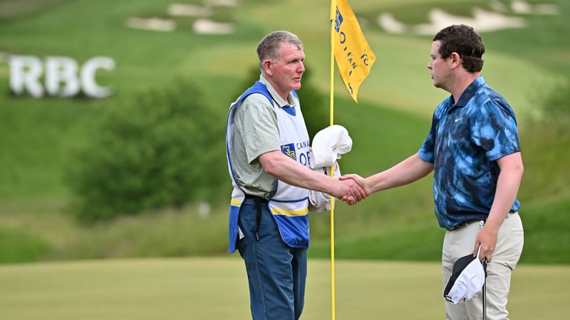 Rober MacIntyre, der in dieser Woche von seinem vater als Caddie begleitet wird, führt das Feld auf der PGA Tour an. (Quelle: Getty)