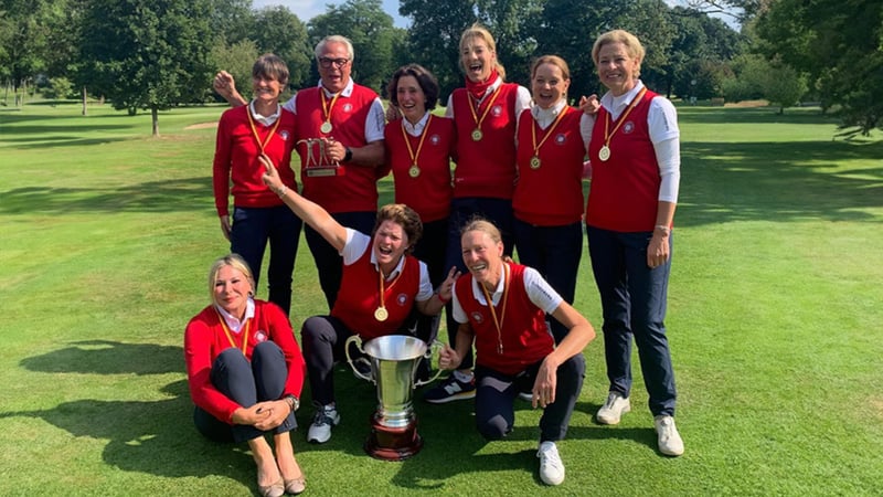 Die Spielerinnen des Krefelder GC haben den Titel des Deutschen Mannschaftsmeisters der AK 50 geholt. (Foto: Langer Sport Marketing)