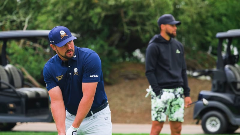 Bryson Dechambeau spielt mit Stephen Curry in seinem neuen Youtube Video die Break-50 Challenge (Foto: Youtube.com/BrysonDeChambeau)