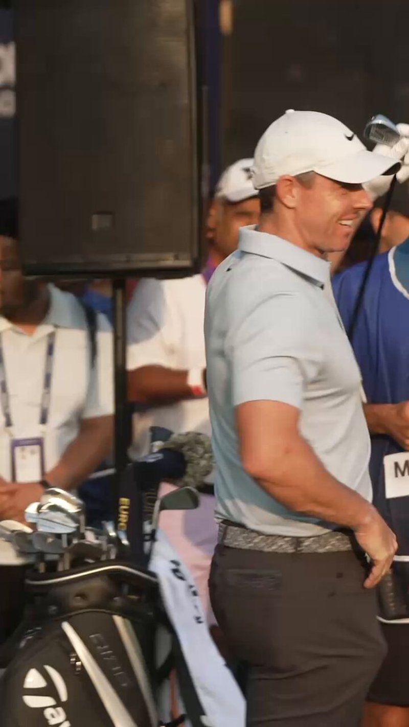 Rory McIlroy begeistert heimische Fans beim DP World Indian Open - (@DPWorldTour)