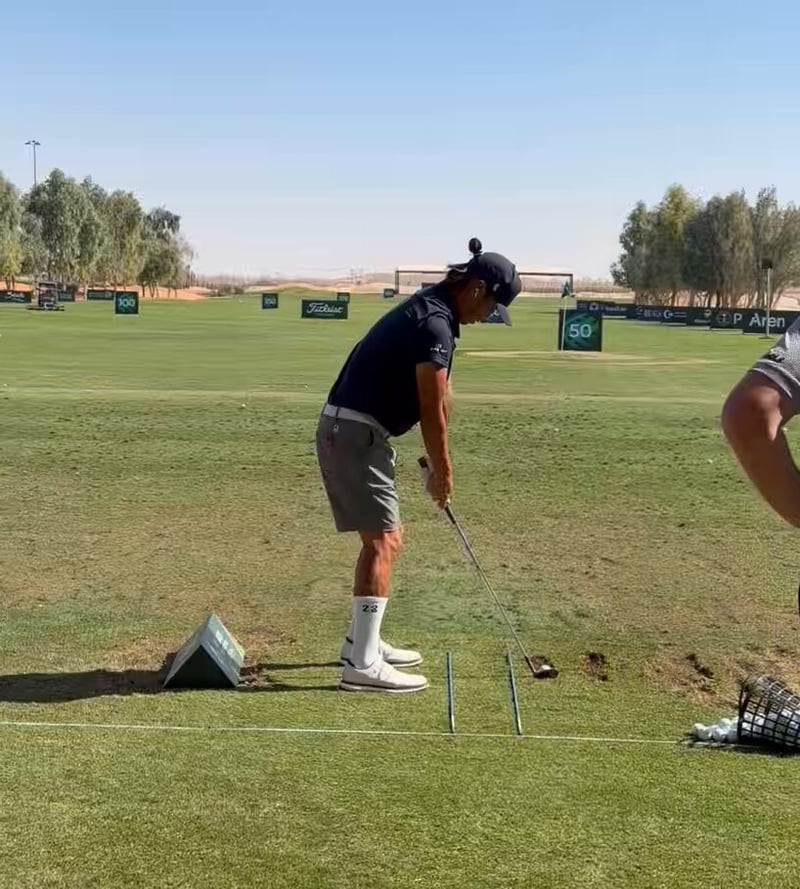 Anthony Kim arbeitet mit Coach Matt Killen an seiner Ausrichtung - (@flushingitgolf)
