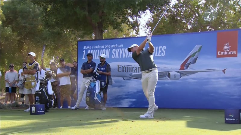 Rory McIlroy verpasst knapp Hole-in-One bei DP World Tour Championship - (@SkySportsGolf)